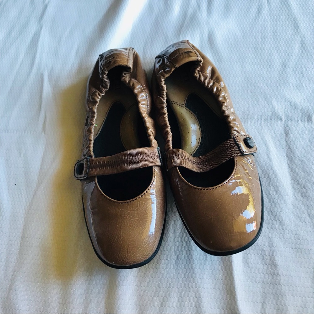 Born Brown Shoes - Picture 2 of 11